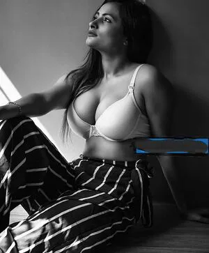 Desi Nri Thumbnail Picture