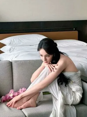 Dilraba Dilmurat Thumbnail Picture