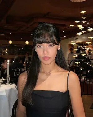 Dina Denoire Thumbnail Picture
