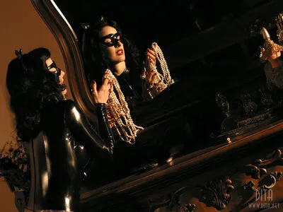 Dita Von Teese OnlyFans Leaked Free Thumbnail Picture - #s8eGcdieO3