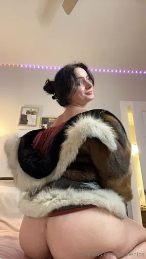 Divinehips Thumbnail Picture