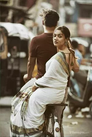 Divya Agarwal Thumbnail Picture