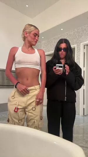 Dixie D'Amelio OnlyFans Leaked Free Thumbnail Picture - #SIm002aePu