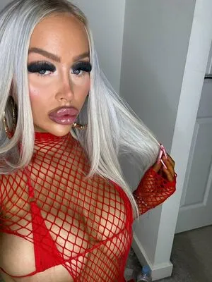 Dolly Bitch Thumbnail Picture