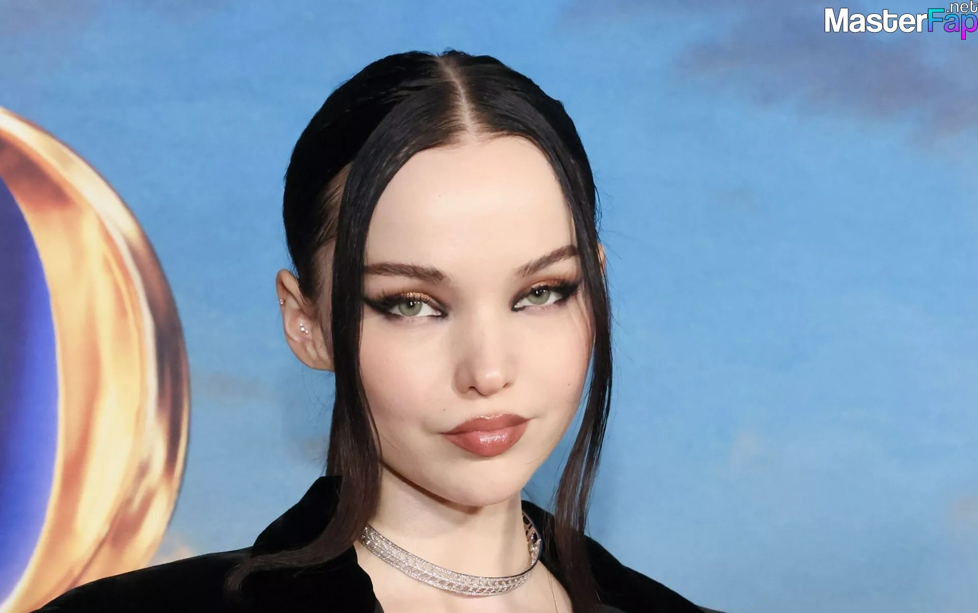 Nude pictures of dove cameron
