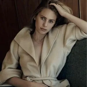 Dylan Penn OnlyFans Leaked Free Thumbnail Picture - #4Qax2bDGXx