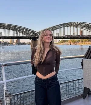Easyemi OnlyFans Leaked Free Thumbnail Picture - #GoBTojVilw
