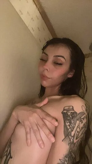 Eatmjsbombpussc Thumbnail Picture