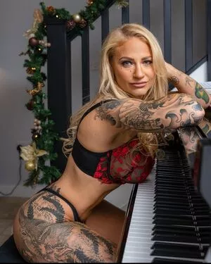 Ebanie Bridges OnlyFans Leaked Free Thumbnail Picture - #b0gaCkL8Sy