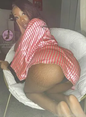 Ebonysimz2 Thumbnail Picture