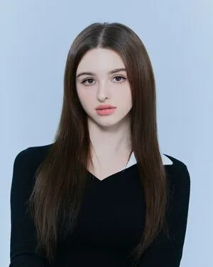 Elina Karimova Thumbnail Picture