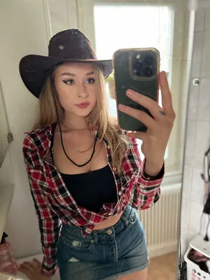 Elina OnlyFans Leaked Free Thumbnail Picture - #9ApJioDWly