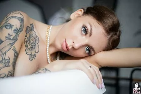 Elisarose Thumbnail Picture