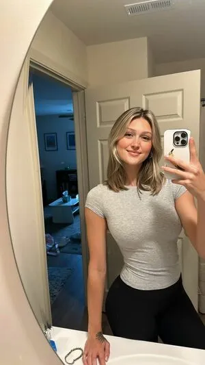 Elise Eve Thumbnail Picture