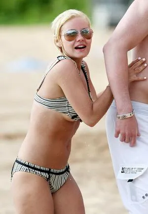 Elisha Cuthbert OnlyFans Leaked Free Thumbnail Picture - #SN3b92labW