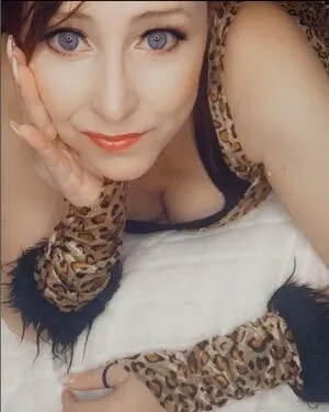 Elizabeth Pineapples Thumbnail Picture