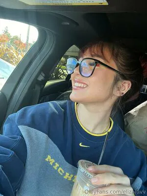 Elizaluvv Thumbnail Picture