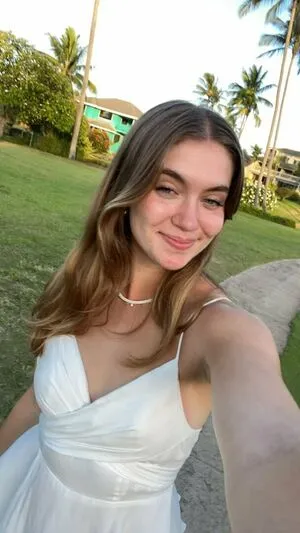 Ella Rene OnlyFans Leaked Free Thumbnail Picture - #x3aBqBevmn