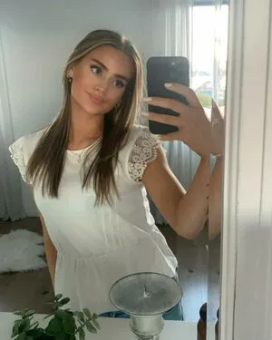 Ellaaaabergztrom Thumbnail Picture