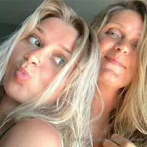 Ellabelleeee Thumbnail Picture