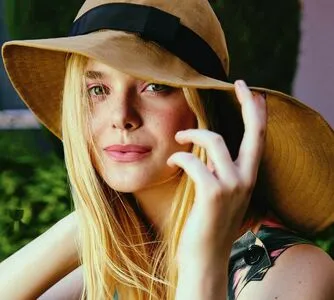Elle Fanning Profile Thumbnail