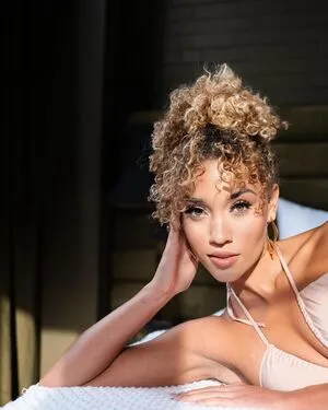 Elle Smith OnlyFans Leaked Free Thumbnail Picture - #d7xJSUcd2o
