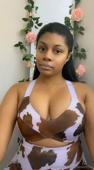Elleseefree OnlyFans Leaked Free Thumbnail Picture - #HtHyQ10ckU