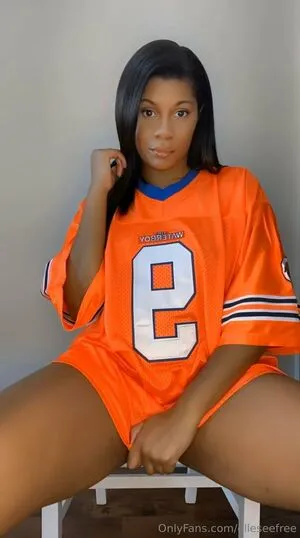 Elleseefree OnlyFans Leaked Free Thumbnail Picture - #WUUoinfUxZ