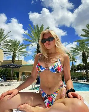 Ellie Lawson Thumbnail Picture