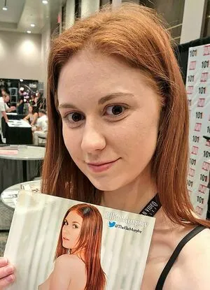 Ellie Murphy Thumbnail Picture