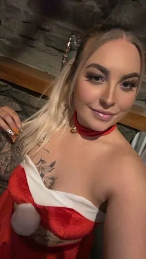 Elllarae Thumbnail Picture