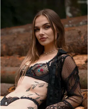 Elmova OnlyFans Leaked Free Thumbnail Picture - #LFwrULEsFb