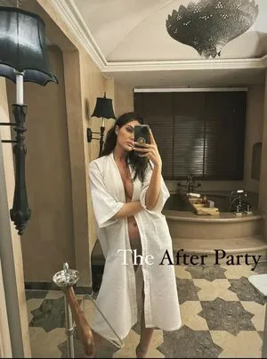 Elnaaz Norouzi Thumbnail Picture