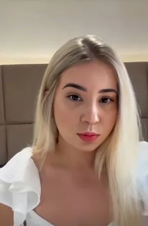 Eloisaaa Thumbnail Picture