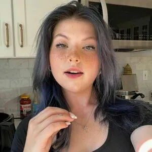 Elsuzanne Laurensuzaanne Thumbnail Picture