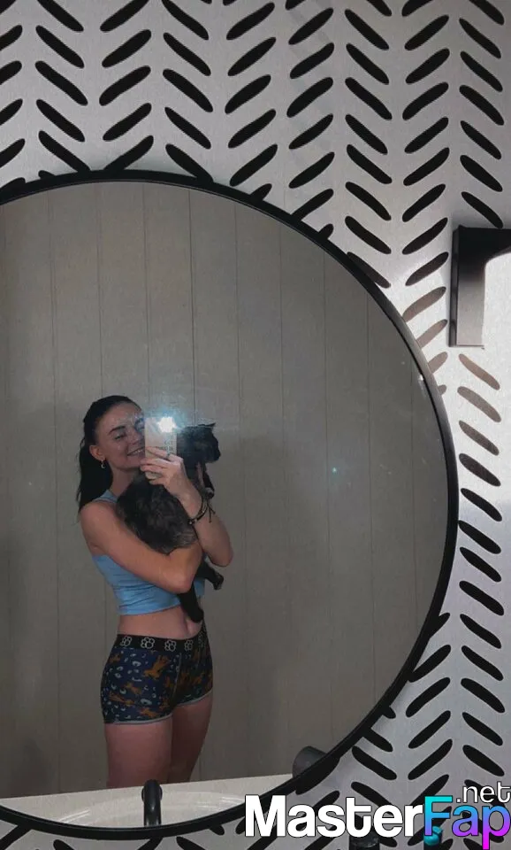 Emileesilvey OnlyFans Leak Picture - #StF94j9uw5.