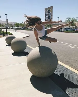Emilia Hartford Thumbnail Picture
