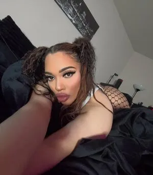 Emiliana555 Thumbnail Picture