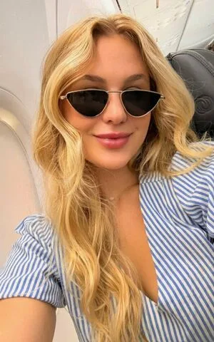 Emilly Schellmann OnlyFans Leaked Free Thumbnail Picture - #5fc1m02doz