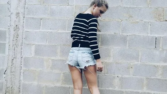 Emilly Schellmann OnlyFans Leaked Free Thumbnail Picture - #F3LjocJvPA