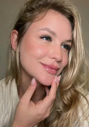 Emilly Schellmann OnlyFans Leaked Free Thumbnail Picture - #GiMymb24qy