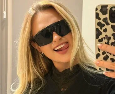 Emilly Schellmann OnlyFans Leaked Free Thumbnail Picture - #Uxz0Pv0Z64