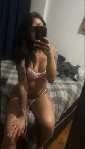 Emilly Vitoria Thumbnail Picture