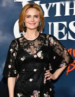 Emily Deschanel Thumbnail Picture