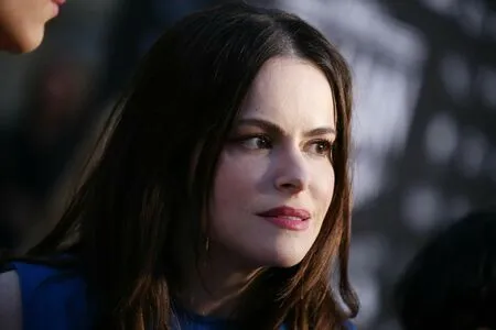 Emily Hampshire Thumbnail Picture