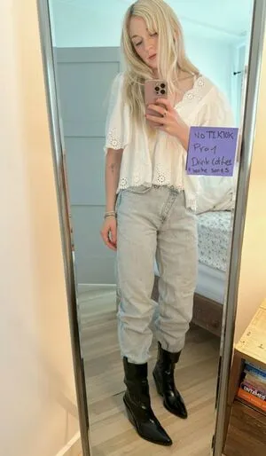 Emily Kinney Best Known Twd Thumbnail Picture