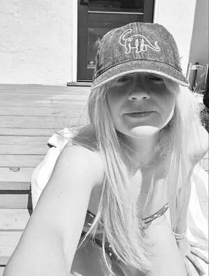 Emily Kinney OnlyFans Leaked Free Thumbnail Picture - #tTfaZPpeoC