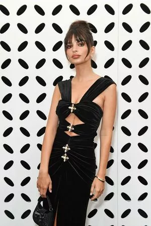 Emily Ratajkowski OnlyFans Leaked Free Thumbnail Picture - #4AJS67Y7aA