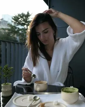 Emily Ratajkowski OnlyFans Leaked Free Thumbnail Picture - #AXcDde4lWP