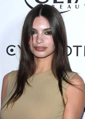 Emily Ratajkowski OnlyFans Leaked Free Thumbnail Picture - #RLmodJrJkV